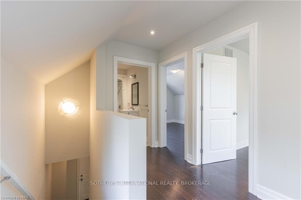 150 WELLAND Avenue photo 11