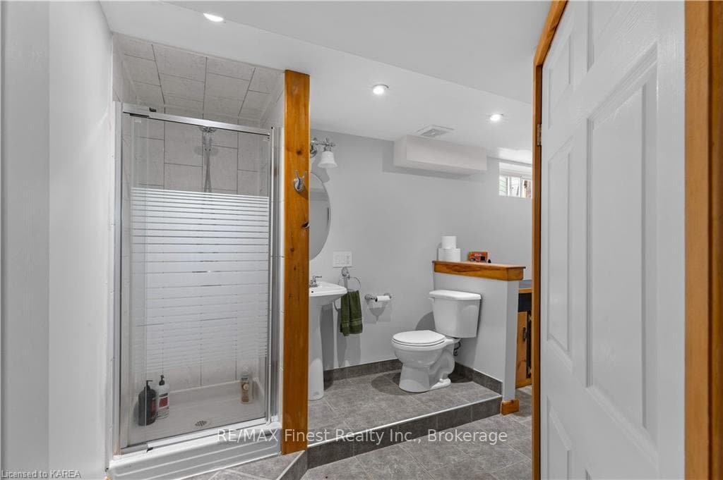 772 CLARK Crescent photo 30