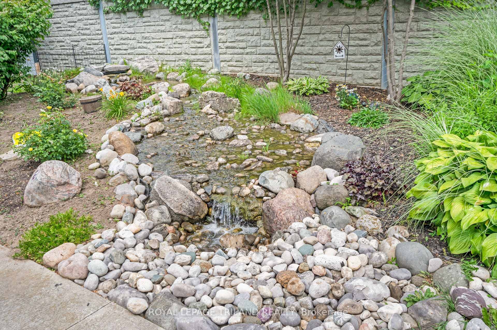 73 GENEVIVE Place photo 31