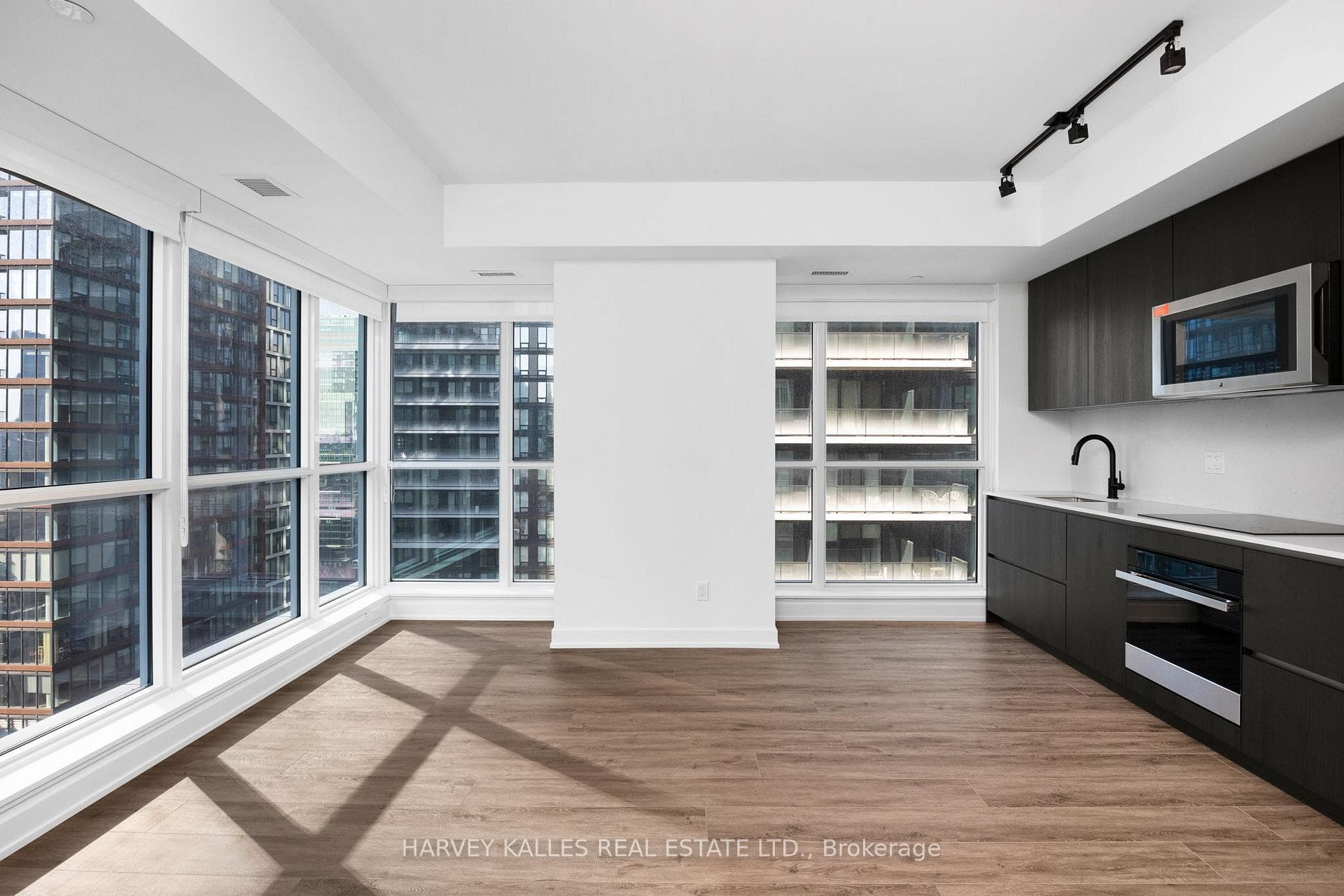327 King Street Unit 3103 photo 11