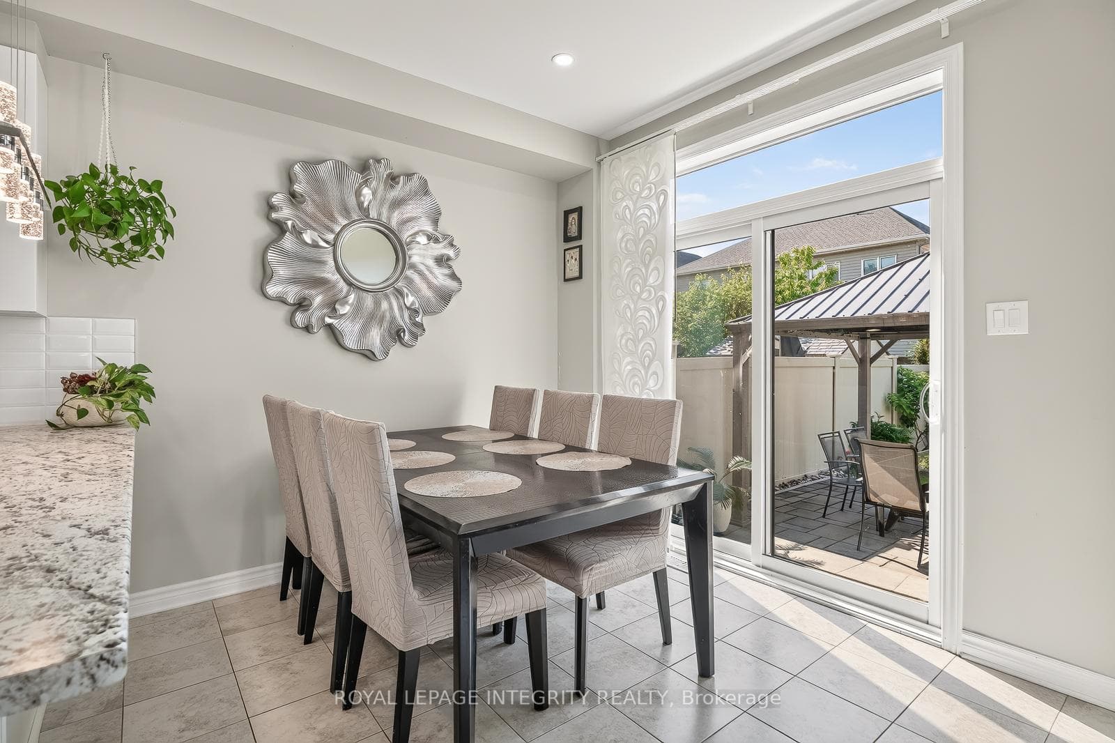 96 Russet Terrace photo 16