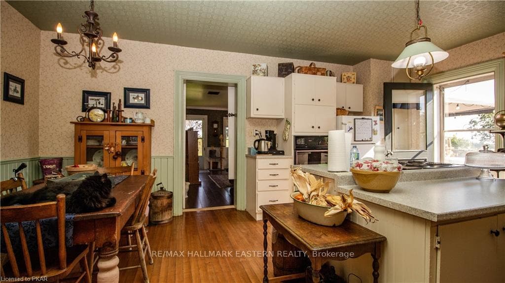 Eat In Kitchen