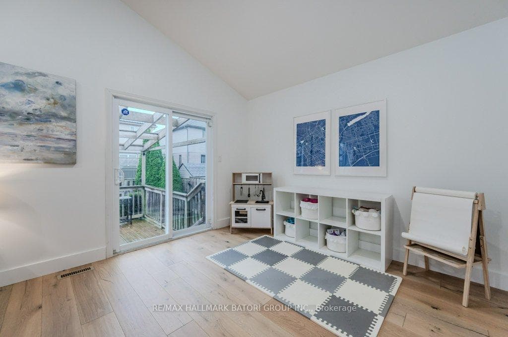 542 Alberta Avenue photo 4