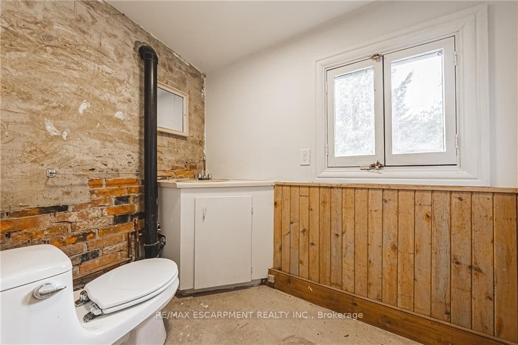 116 Lynden Road photo 34