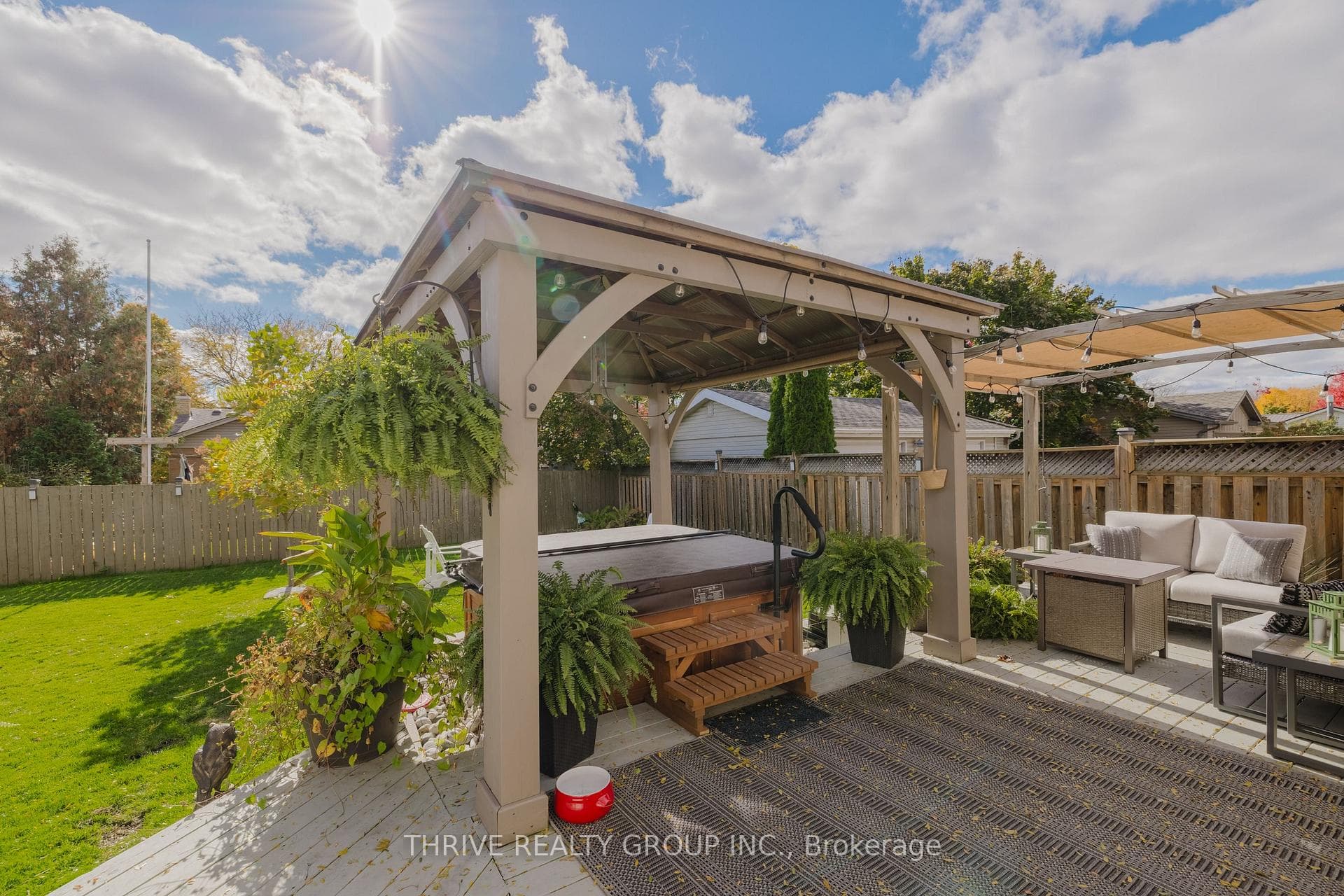 112 Downing Crescent photo 29