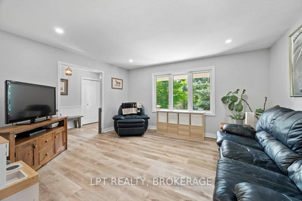 2978 Pine Grove photo 13