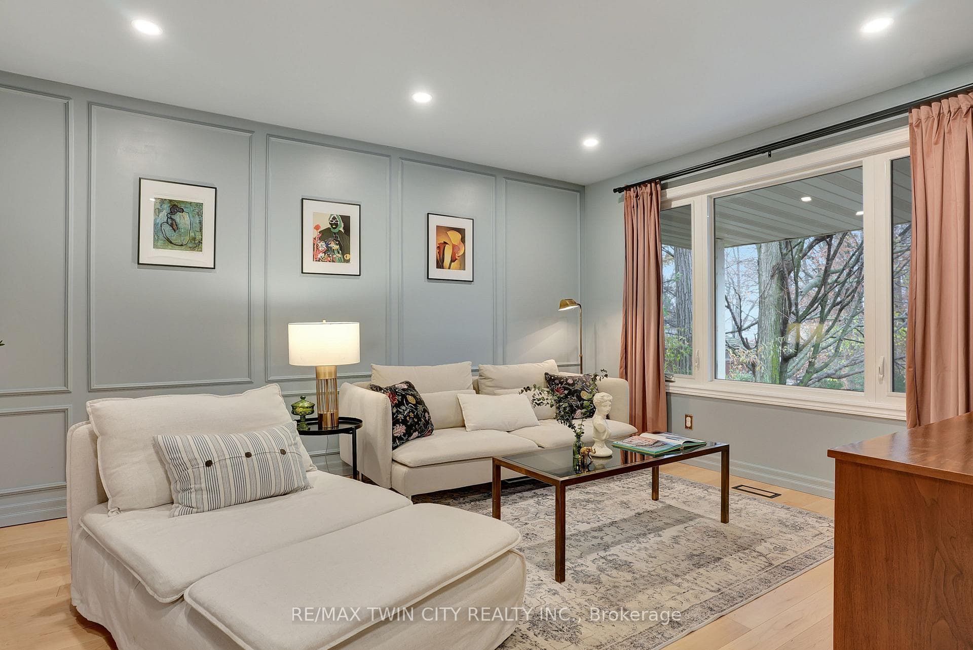 10 Vincent Drive photo 2