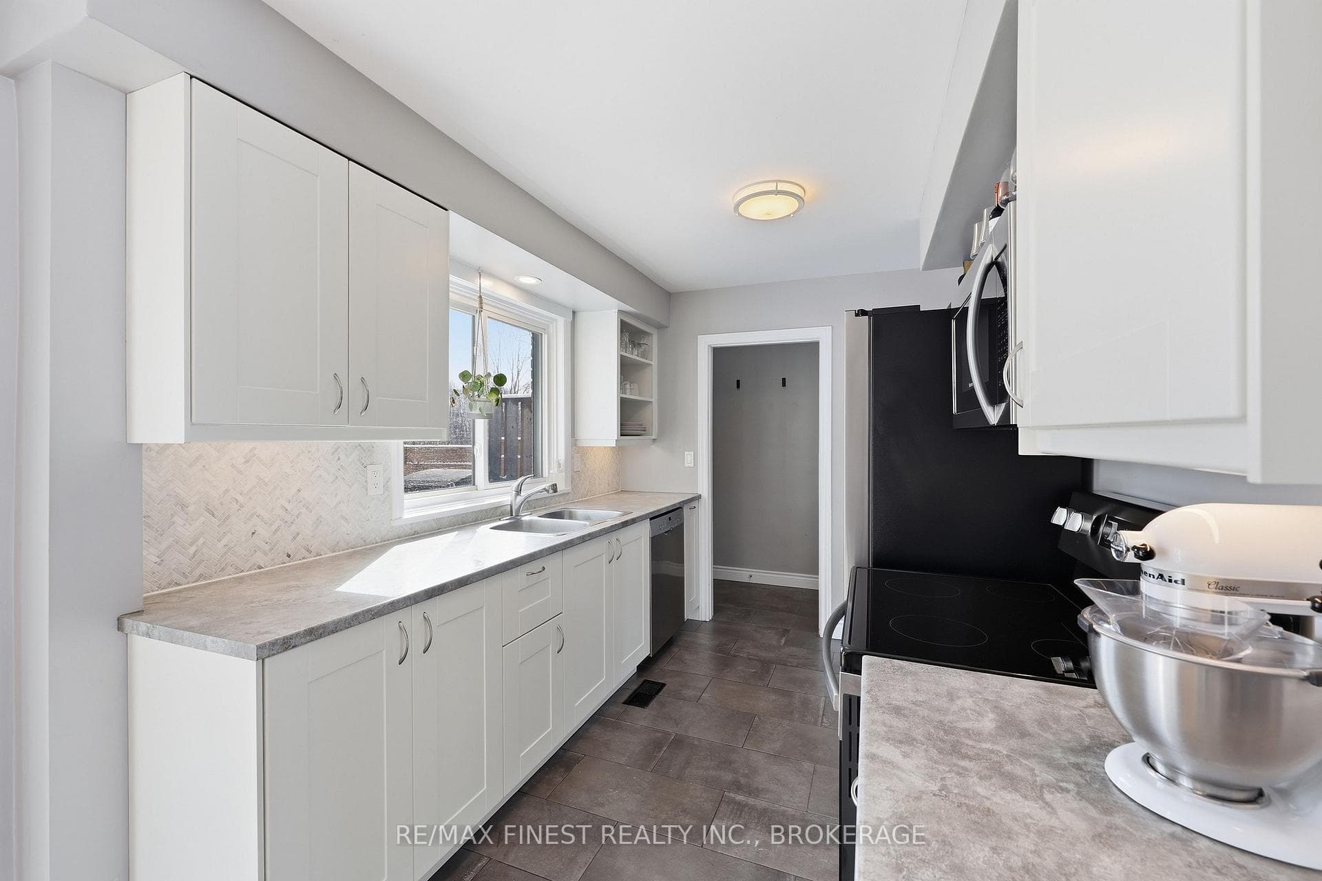 1479 Montreal Street photo 7