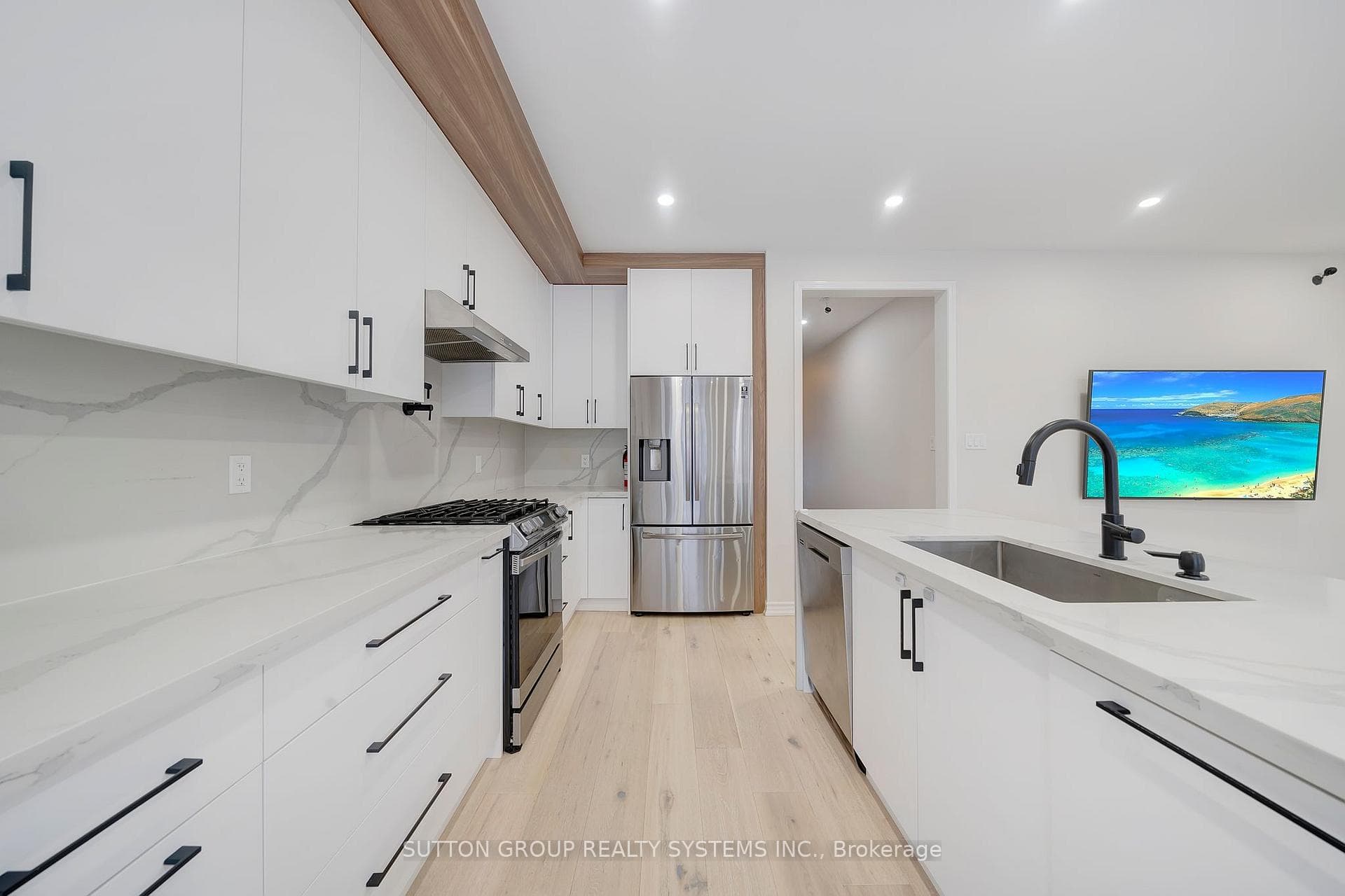 152 Beaveridge Avenue photo 9