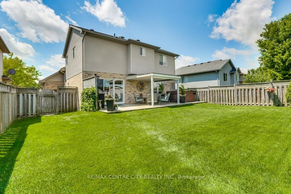 45 Riverbank Drive photo 37
