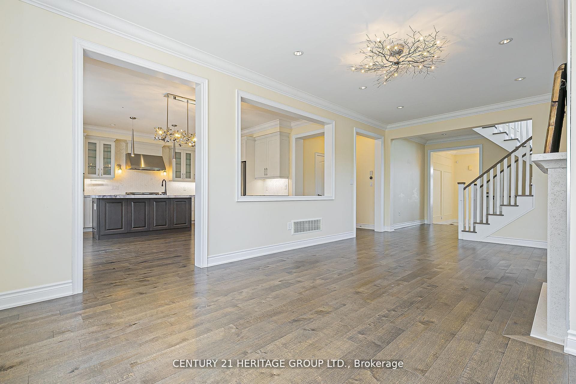 2 Roy Harper Avenue photo 10