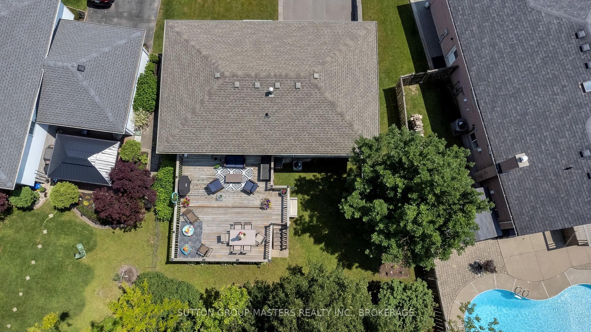 754 Parkside Crescent photo 3