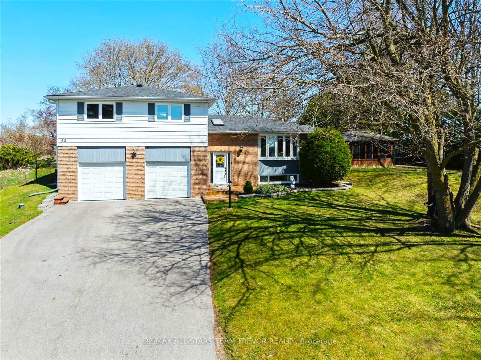 43 Highfield Crescent photo 1