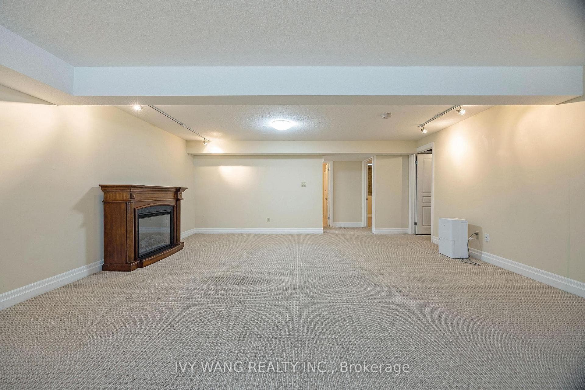 2080 BEAVERBROOK Avenue Unit 31 photo 27