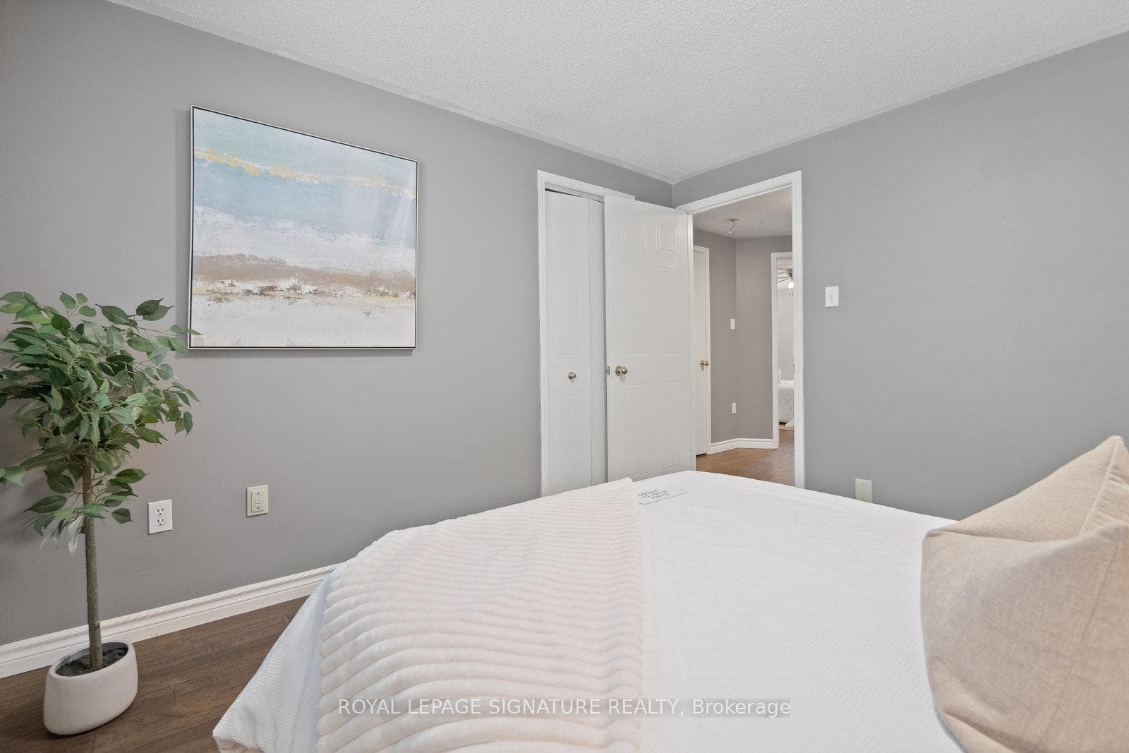 1374 Treeland Street photo 18