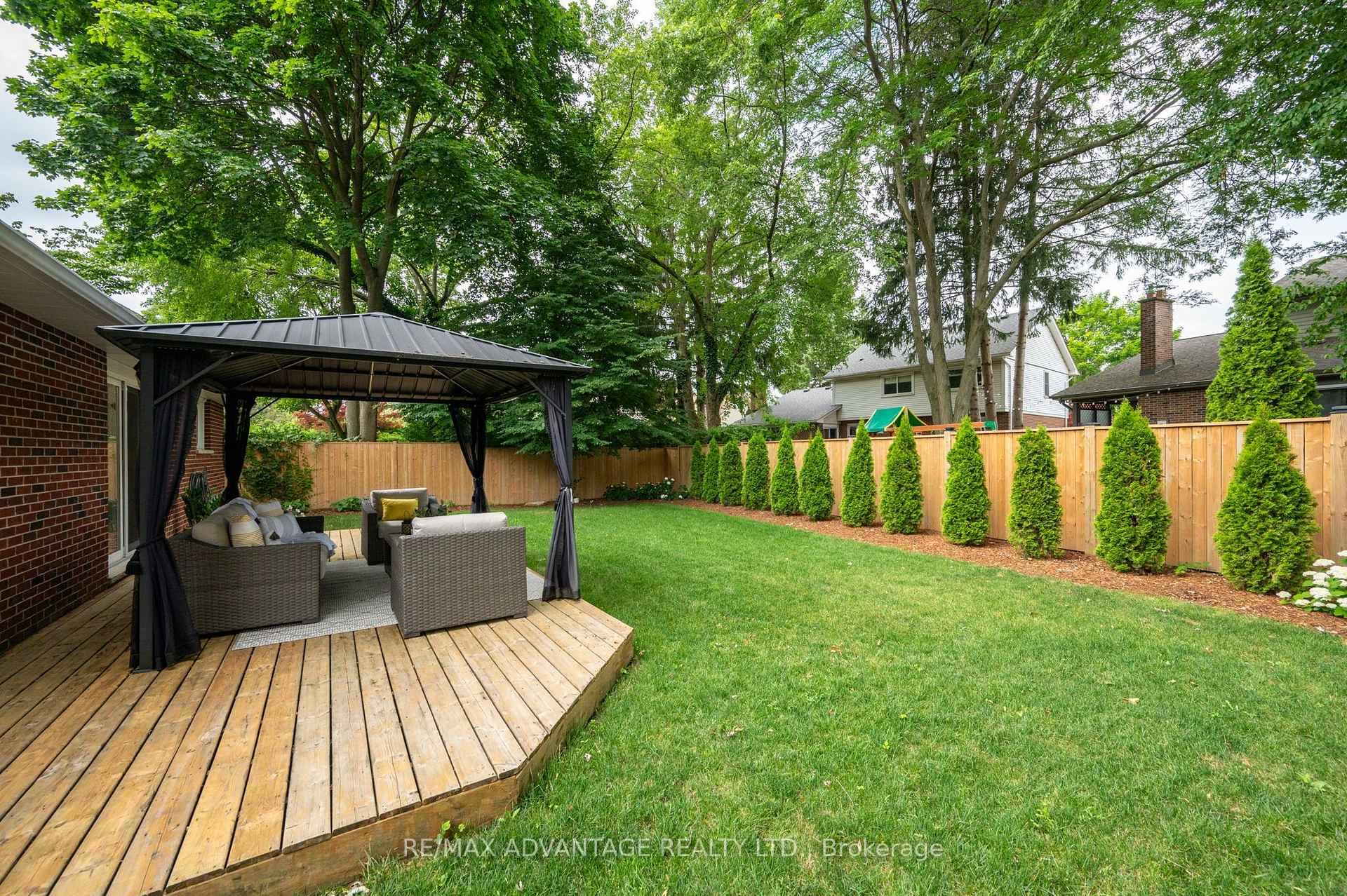 12 Spencer Crescent photo 34