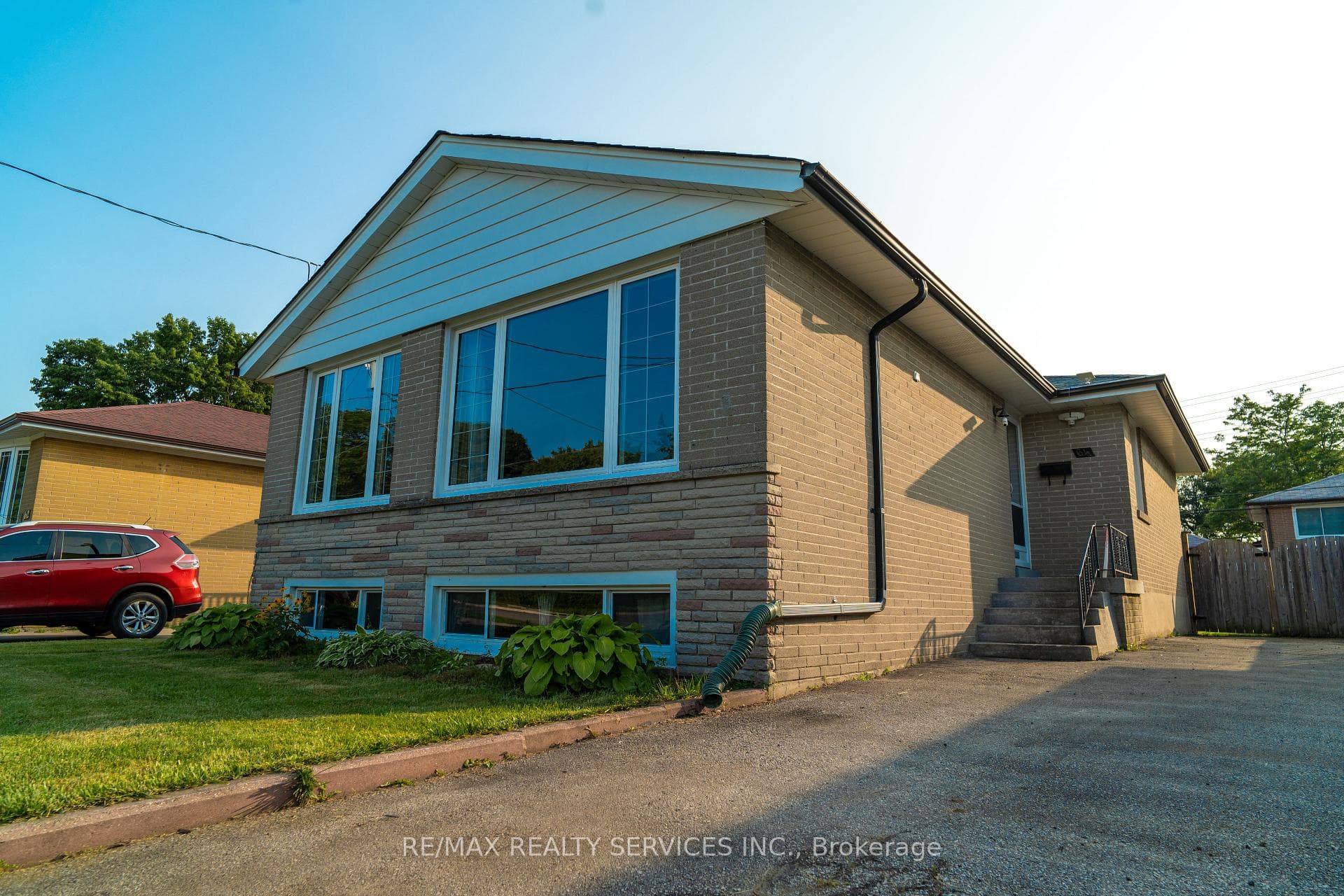 64 Milford Haven Drive photo 1