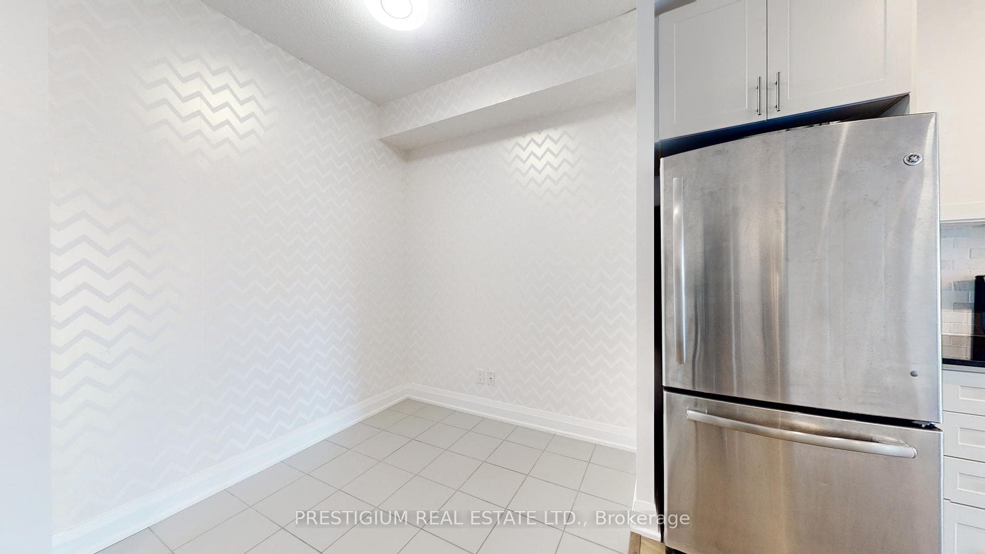 7161 Yonge Street Unit 827 photo 13