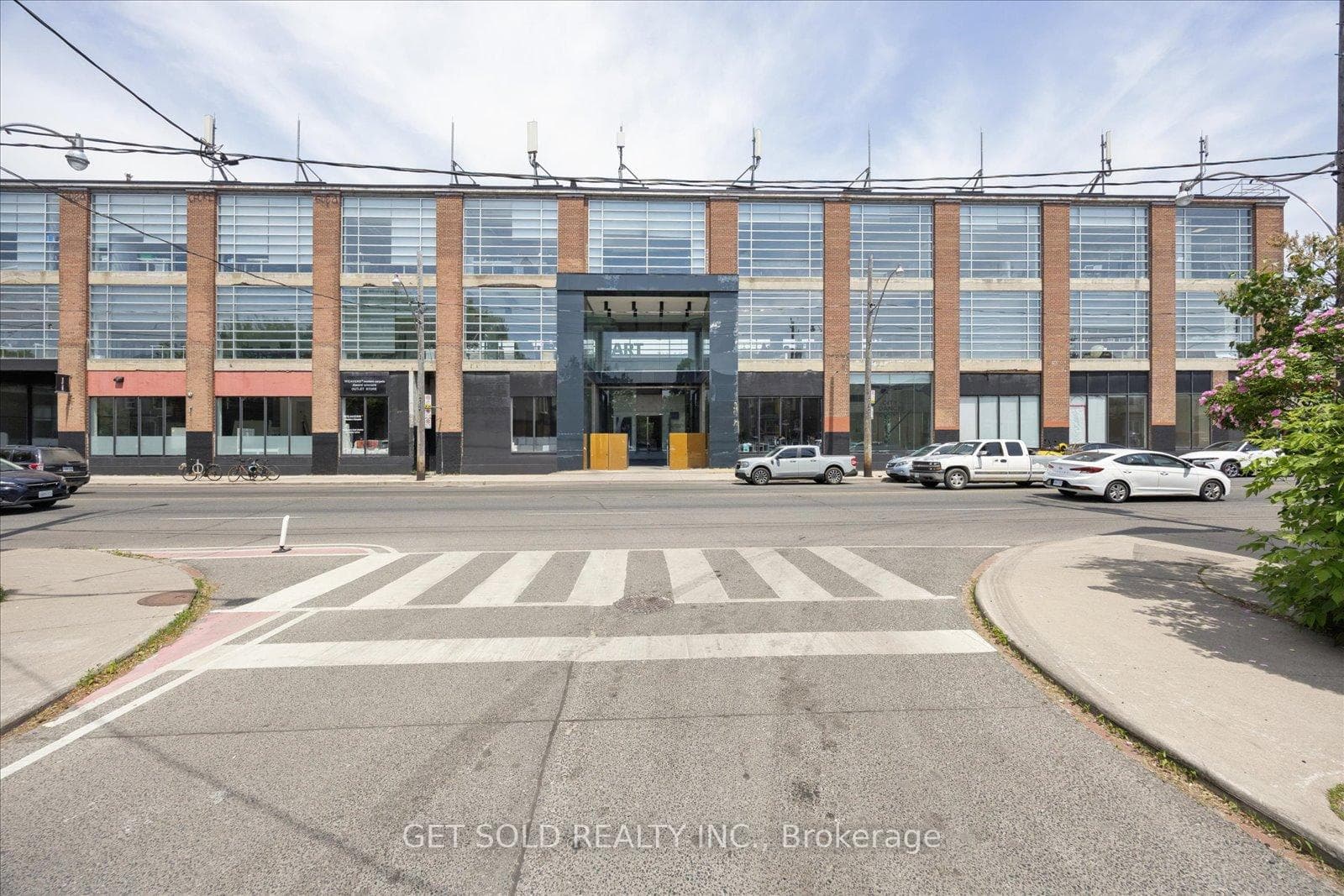 950 Dupont Street photo 6