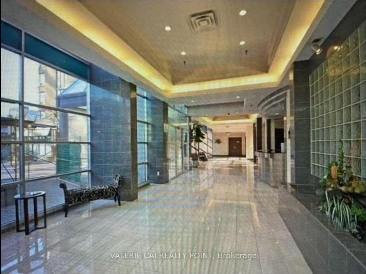 265 Enfield Place Unit 709 photo 2
