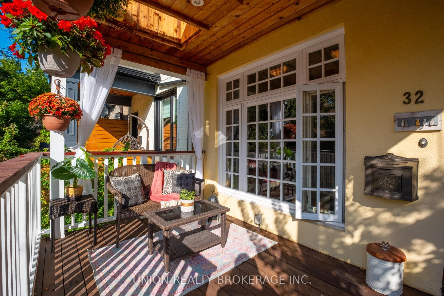 32 Richard Avenue photo 3