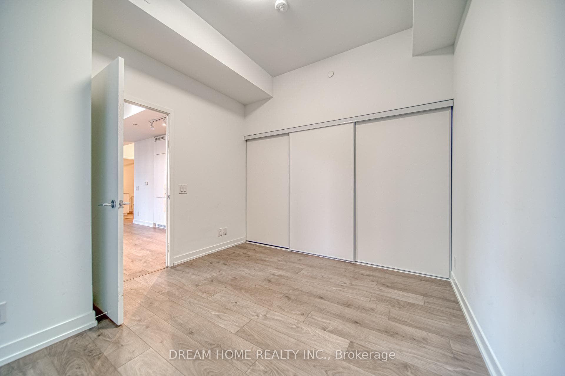 270 Dufferin Street Unit 416 photo 23