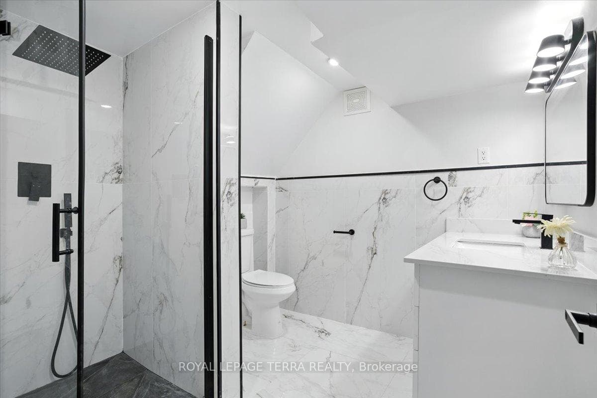 1382 Fundy Street photo 44