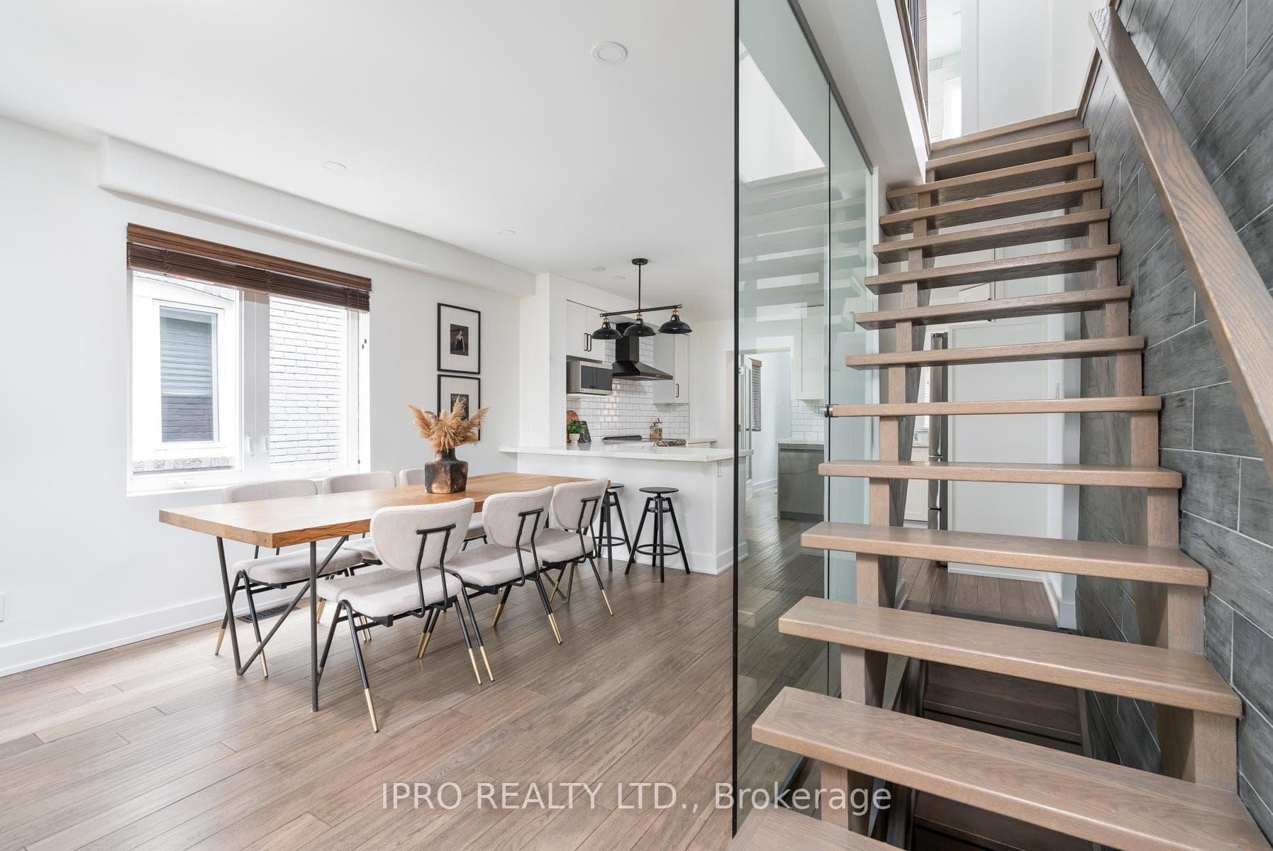 30 Cassels Avenue photo 6