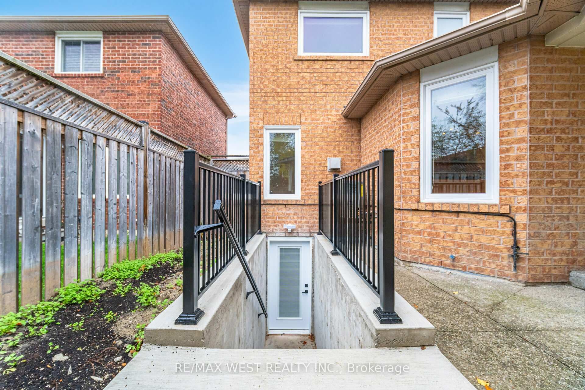 5456 Whitehorn Avenue Unit Bsmt photo 5