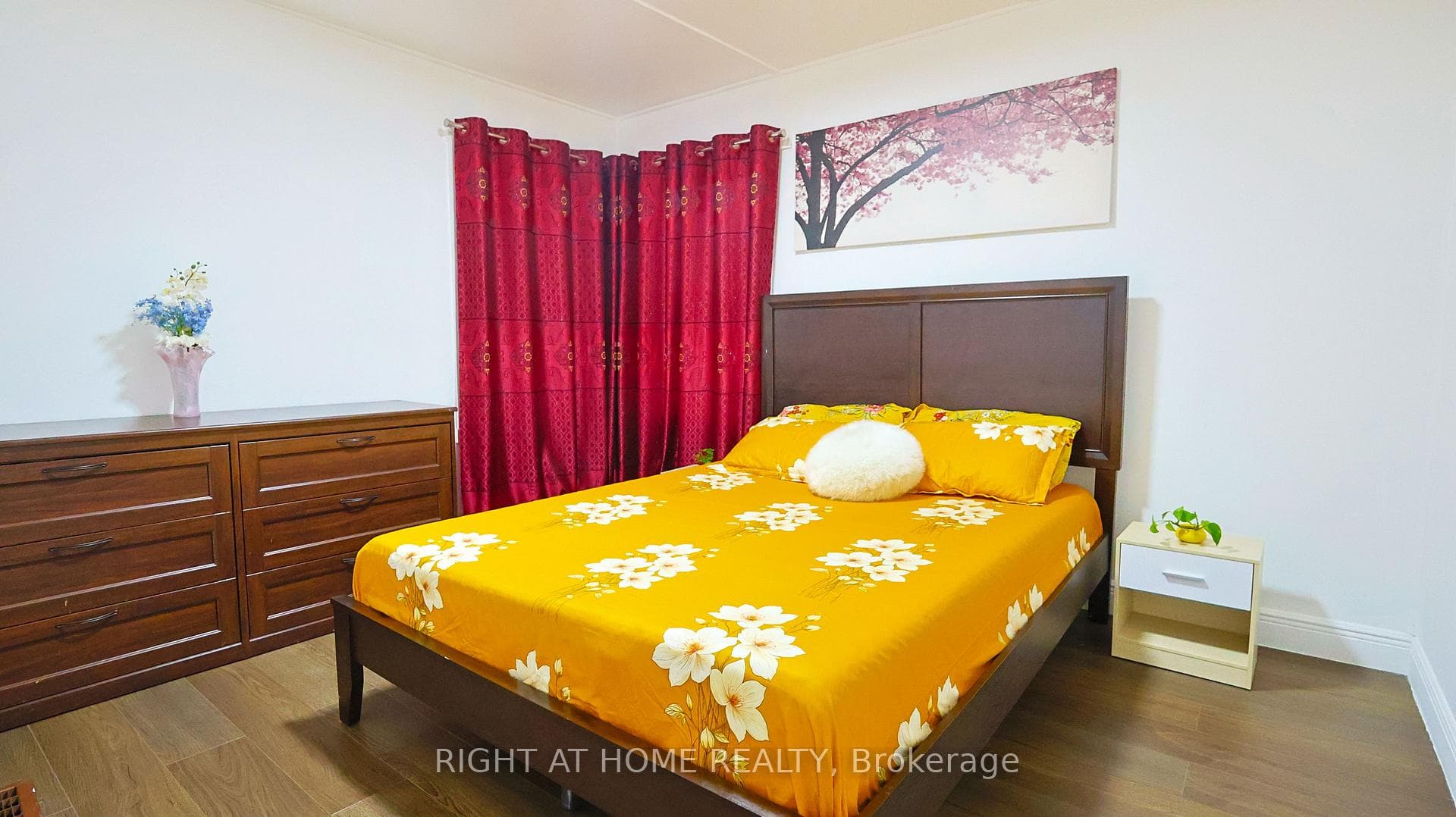 82 Normanhurst Avenue photo 15