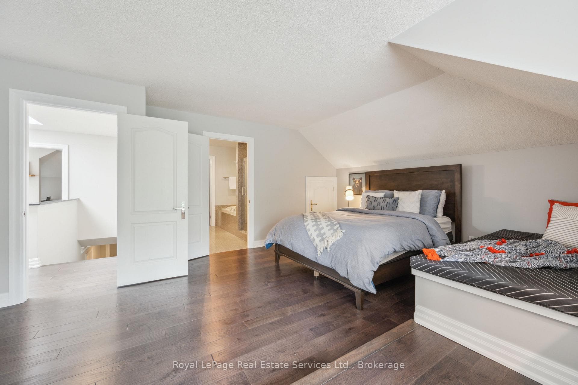 480 CHARTWELL Road photo 34