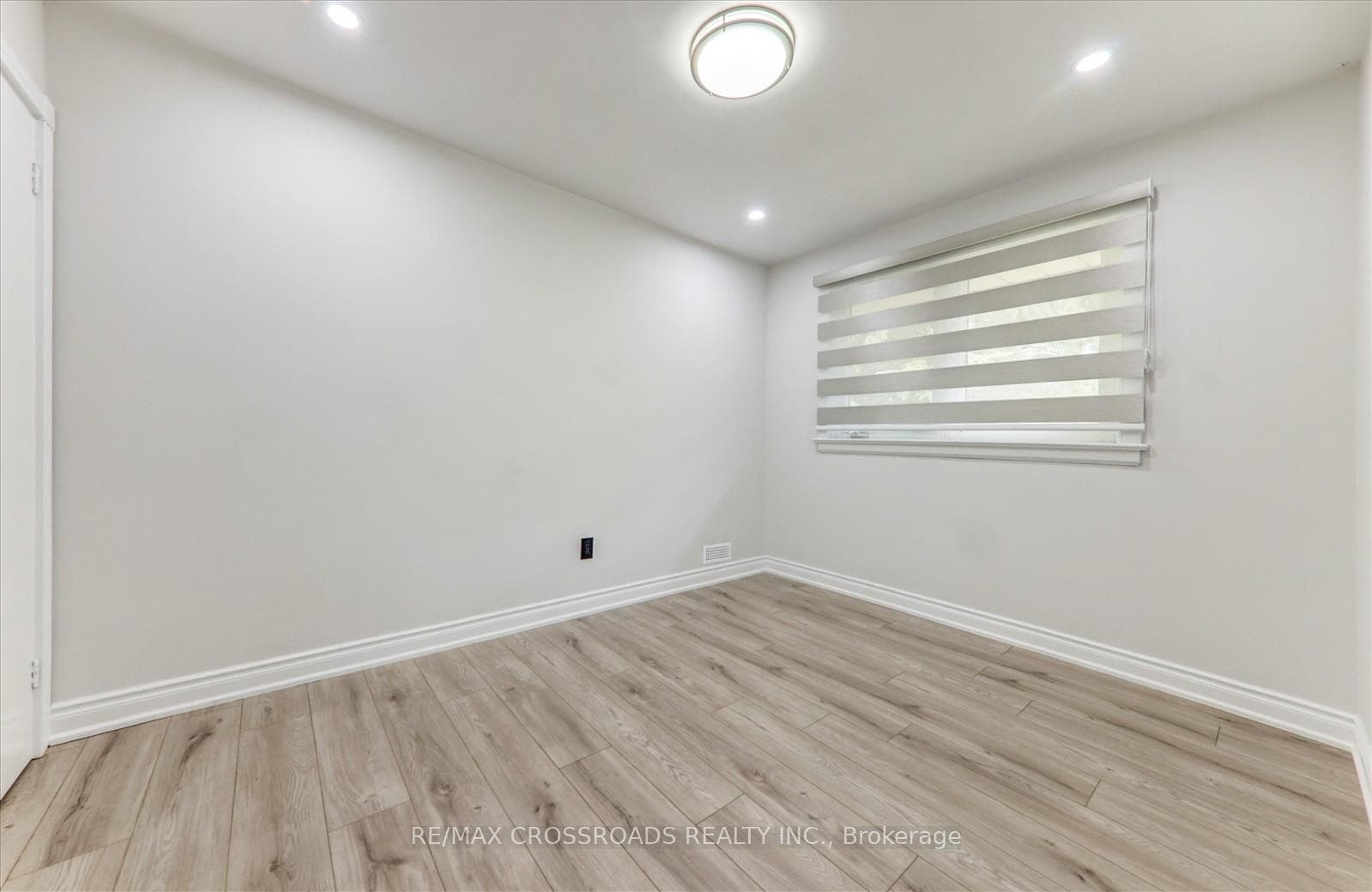 2 Tangmere Road Unit Main floor photo 18