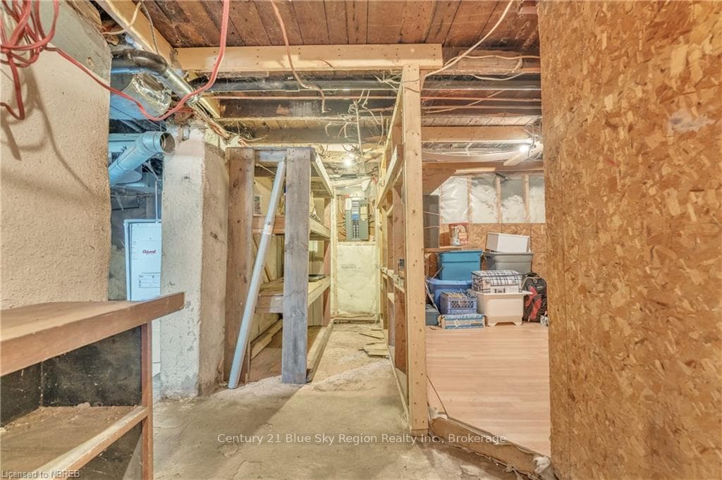 680 HARDY Street photo 27