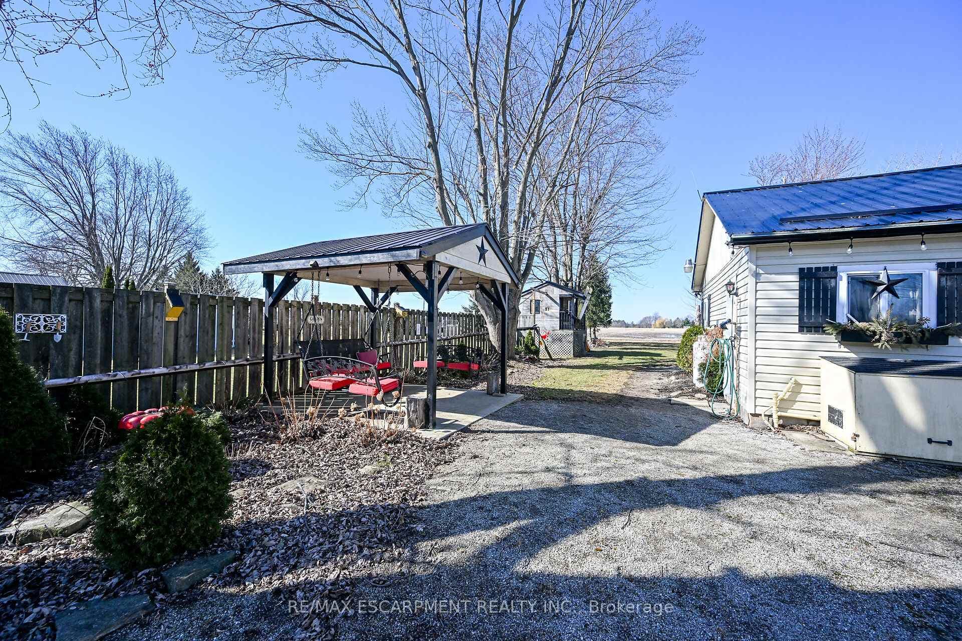 8 ERIE Avenue photo 35