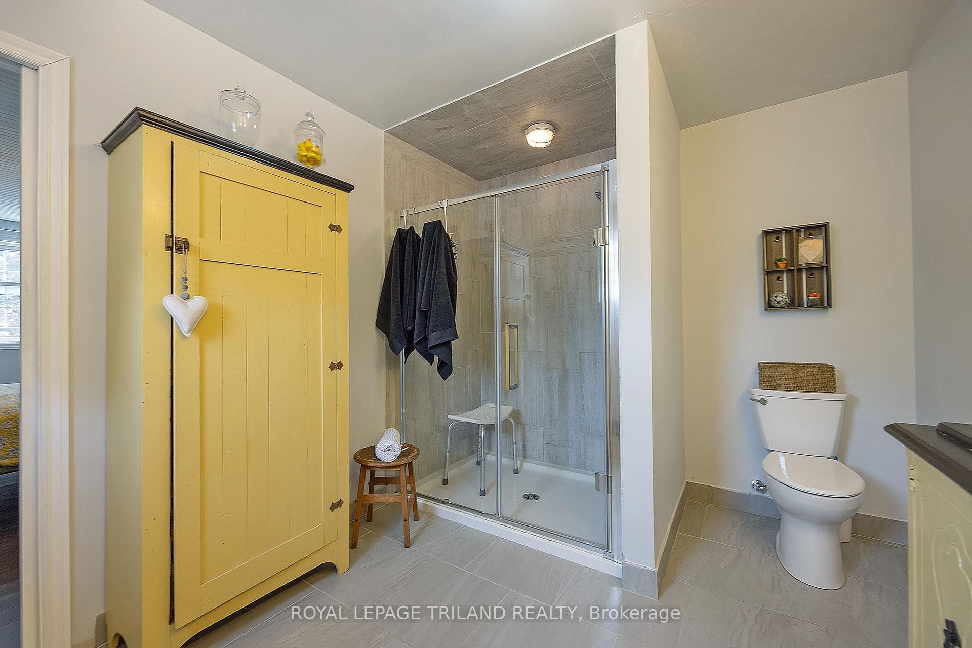 616 Grenfell Drive photo 22