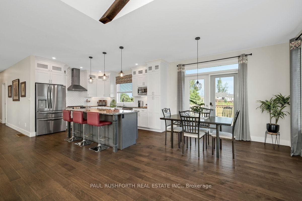 Kitchen / Eating Area