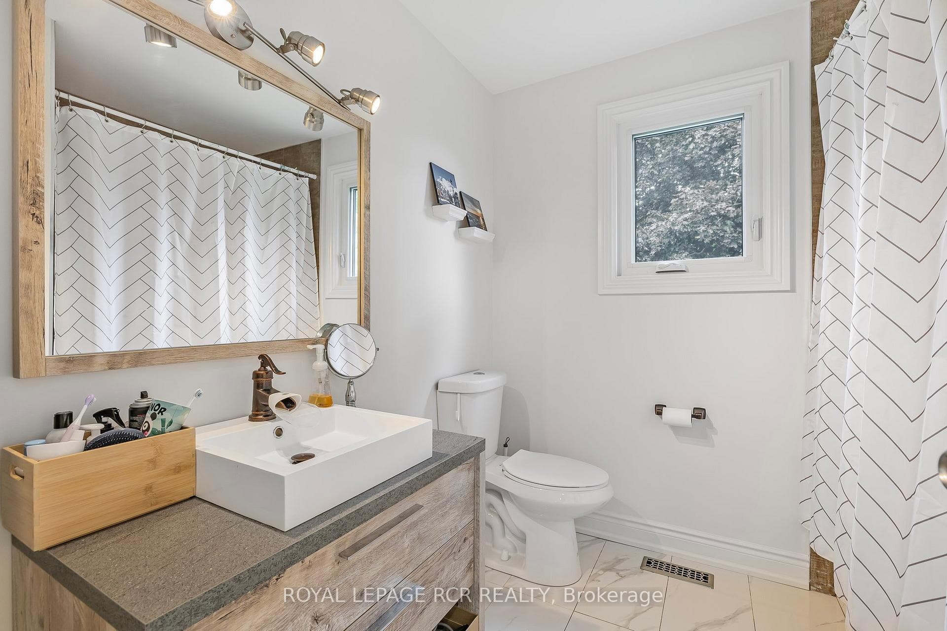 41 Howlett Avenue photo 23