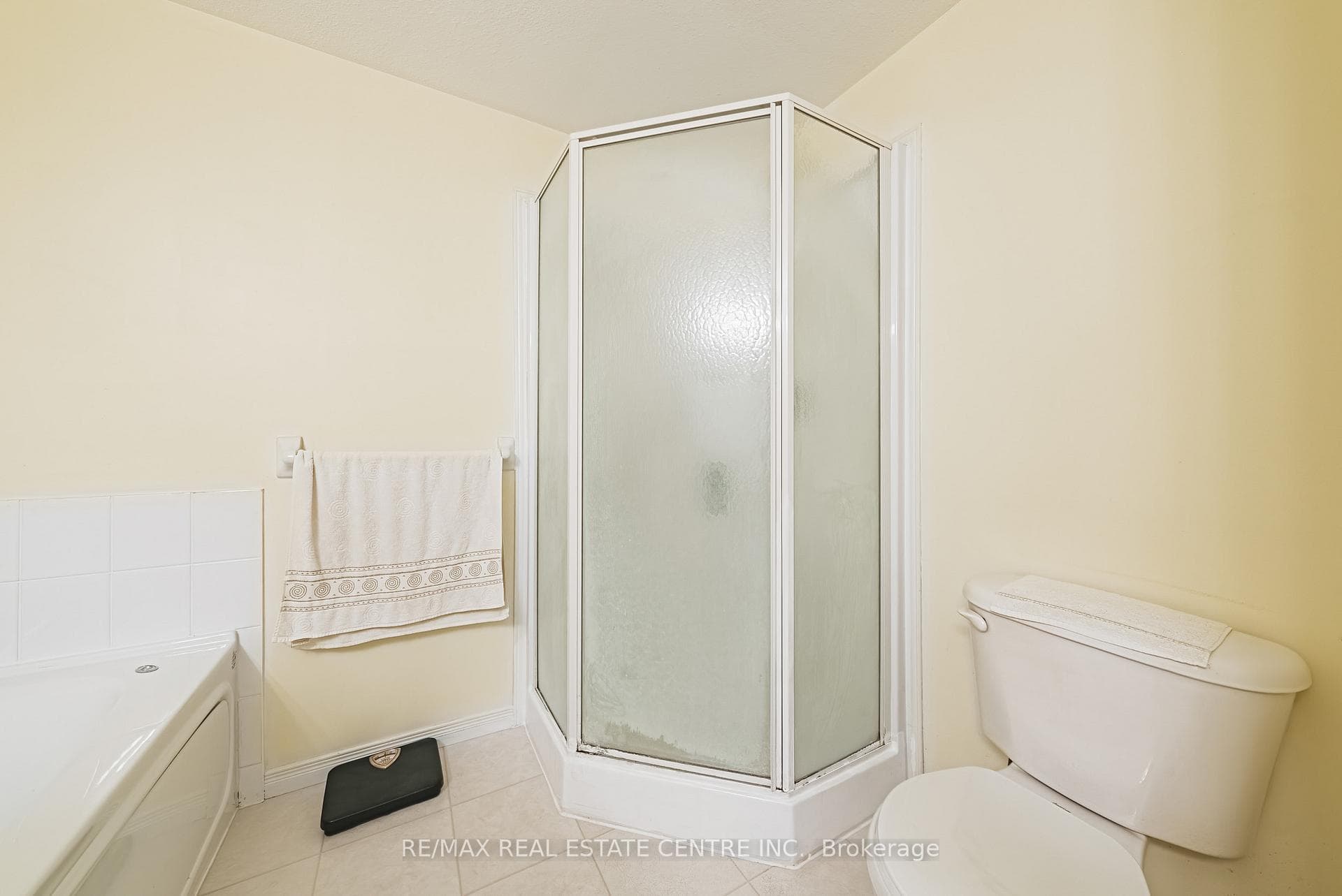 65 Foxglove Crescent photo 17