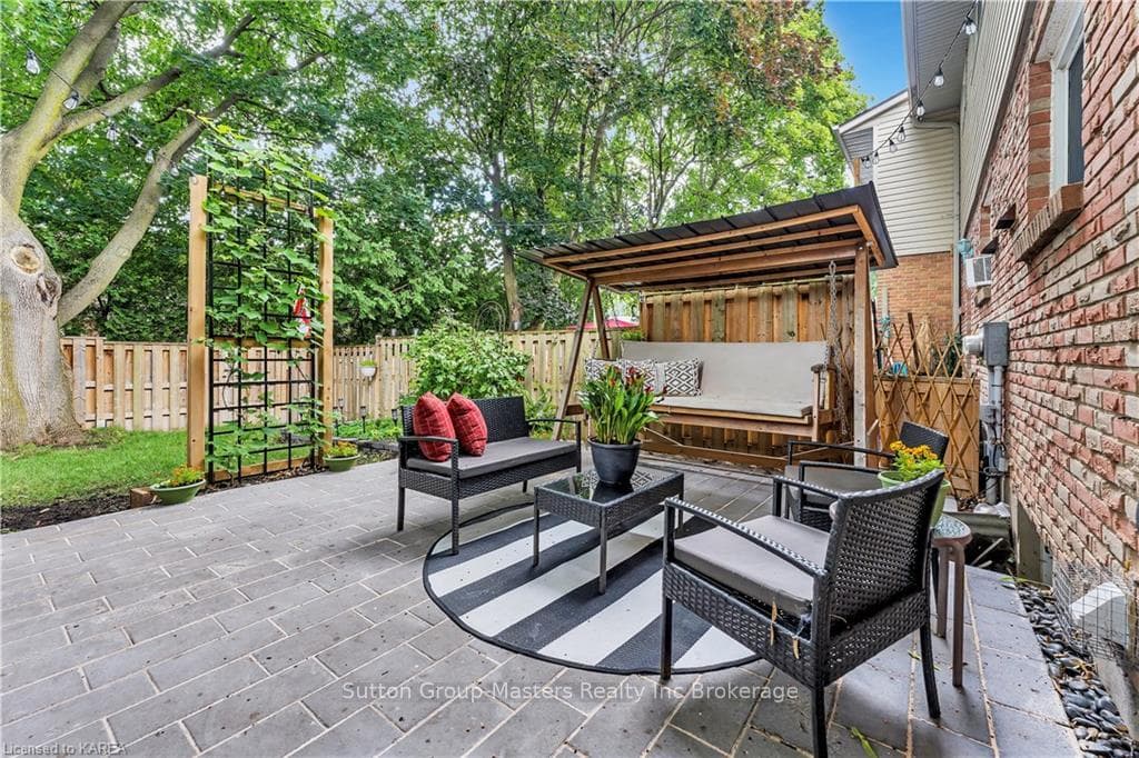 87 ROSEMUND Crescent photo 4