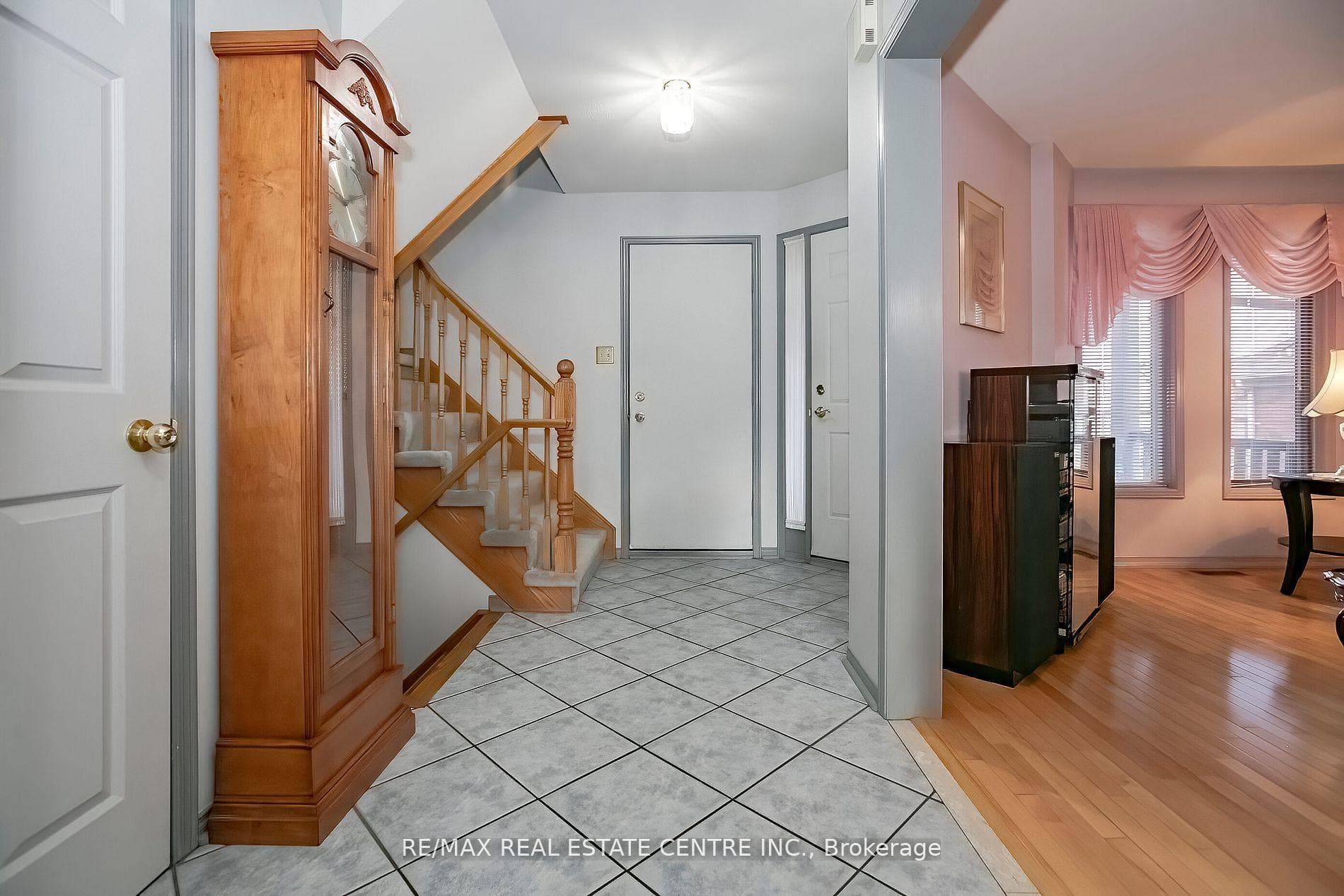 40 Rocky Mountain Crescent photo 6