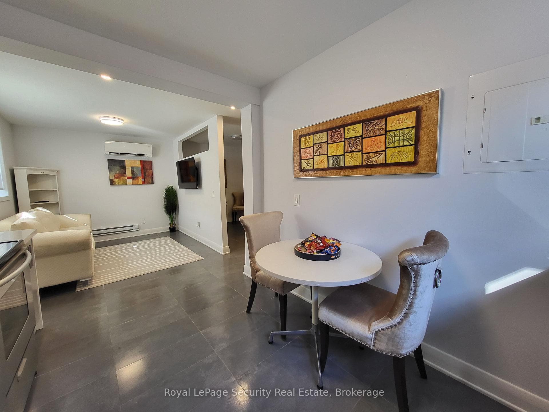 328 Lakeshore Road Unit 2 photo 3