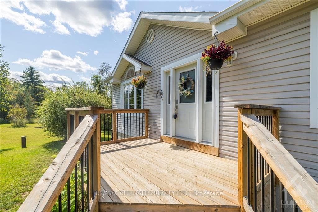 232 FORBES Road photo 2