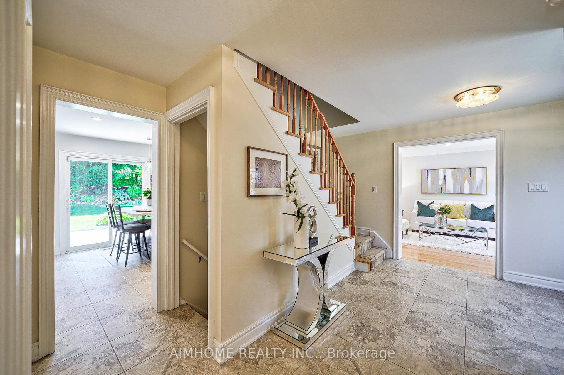 35 Woolsthorpe Crescent photo 4