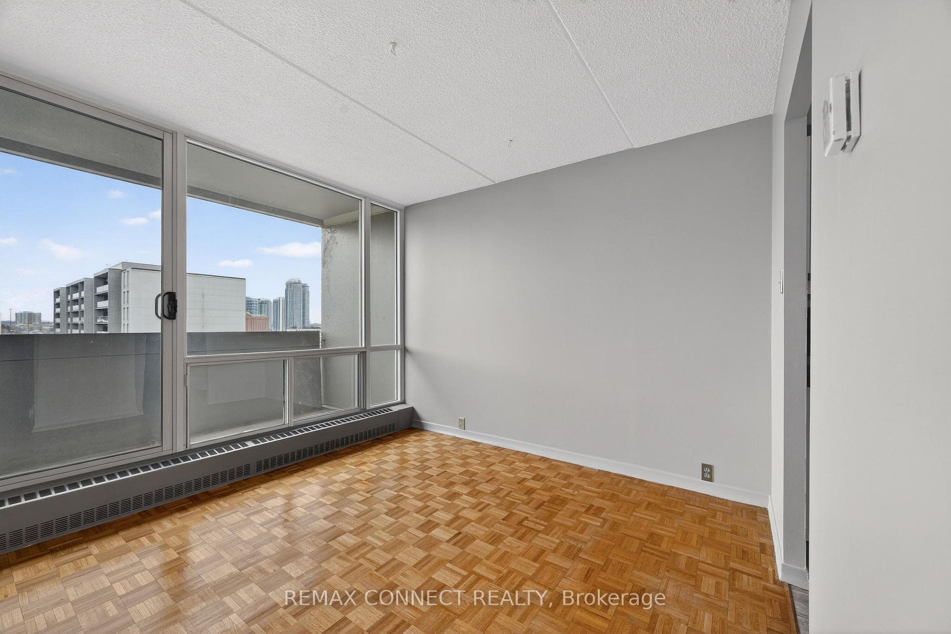 2 Glamorgan Avenue Unit 910 photo 17