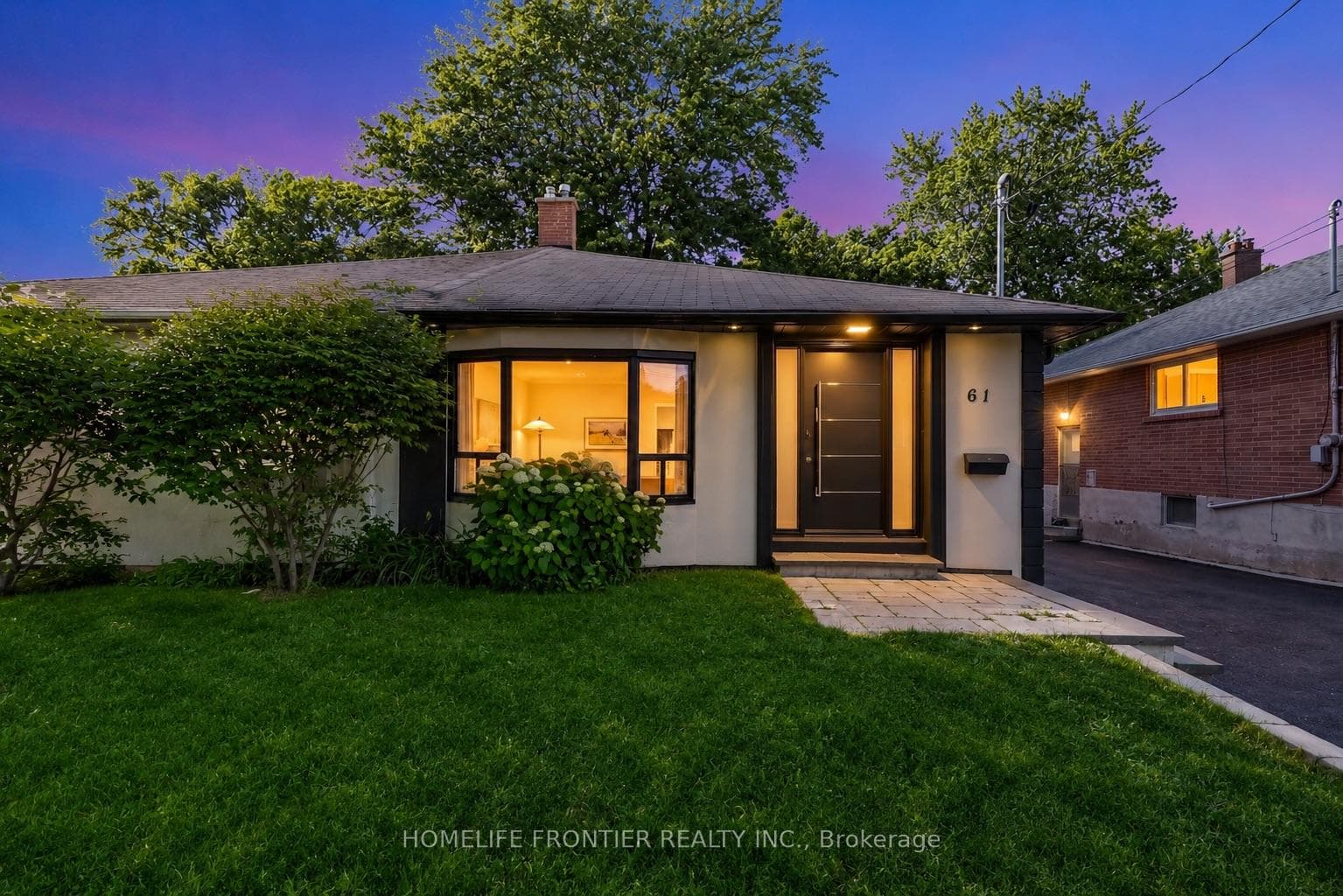 61 Sundial Crescent photo 1