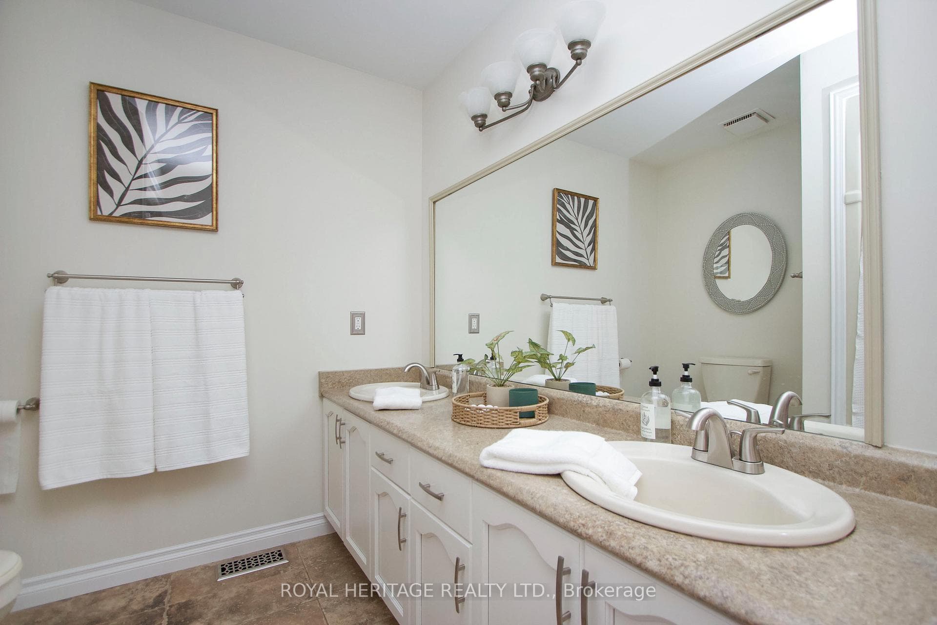 655 Dunn Crescent photo 18