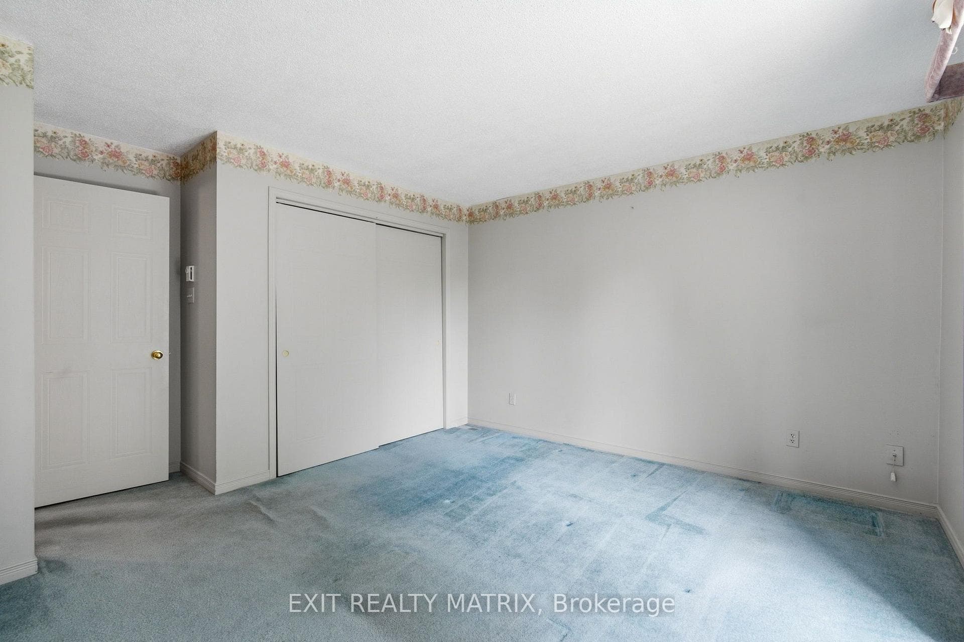 671 Berthiaume Street photo 15