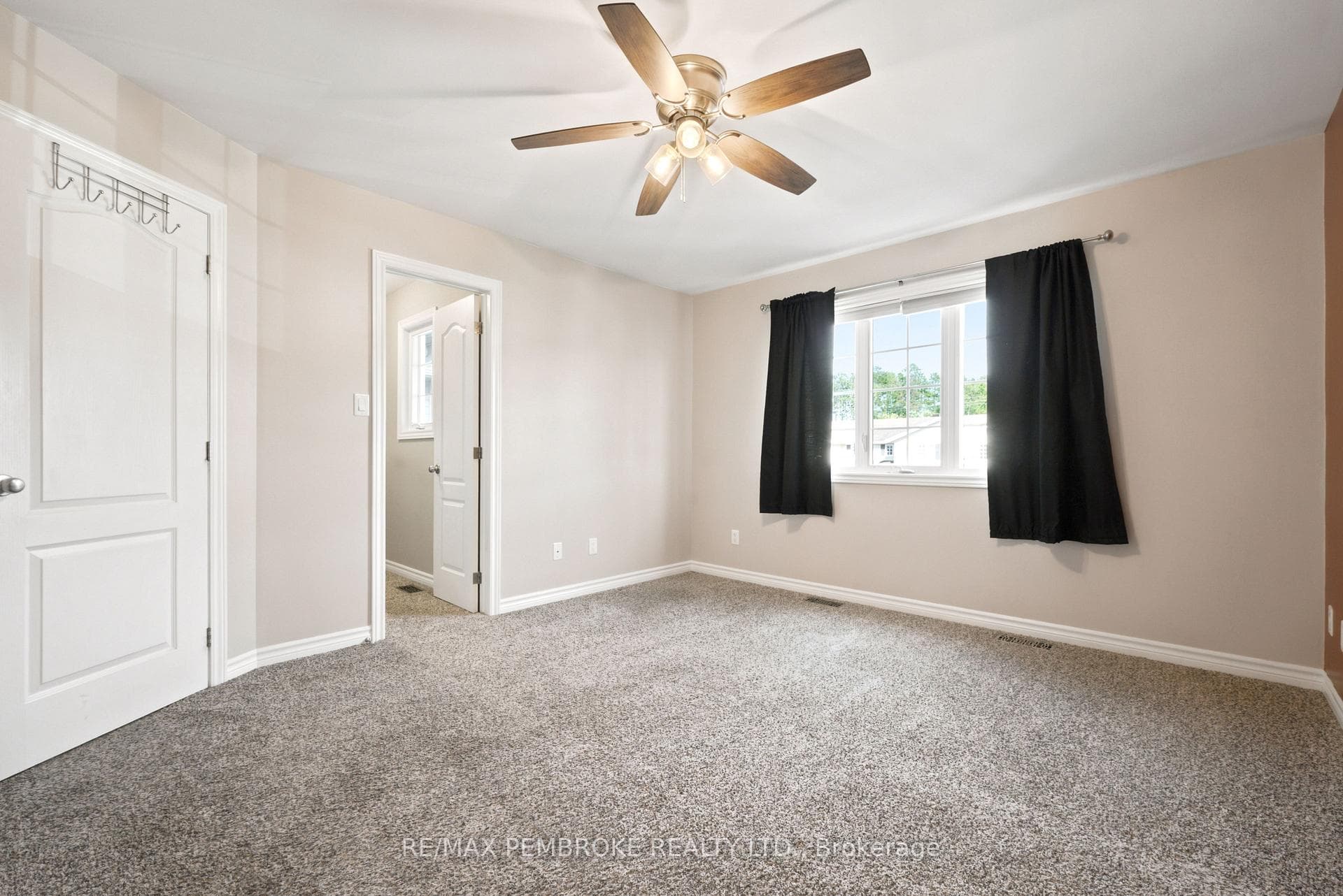 30 Winston Avenue photo 32