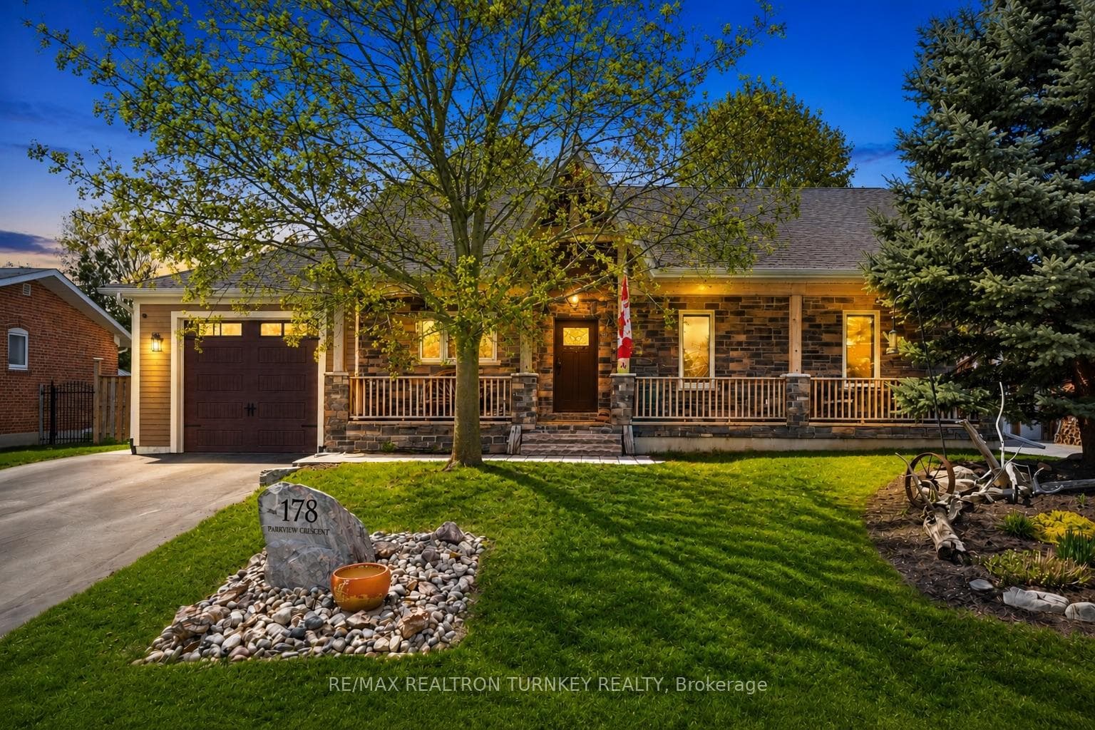 3 Car Tandem Garage - Rarley Offered!