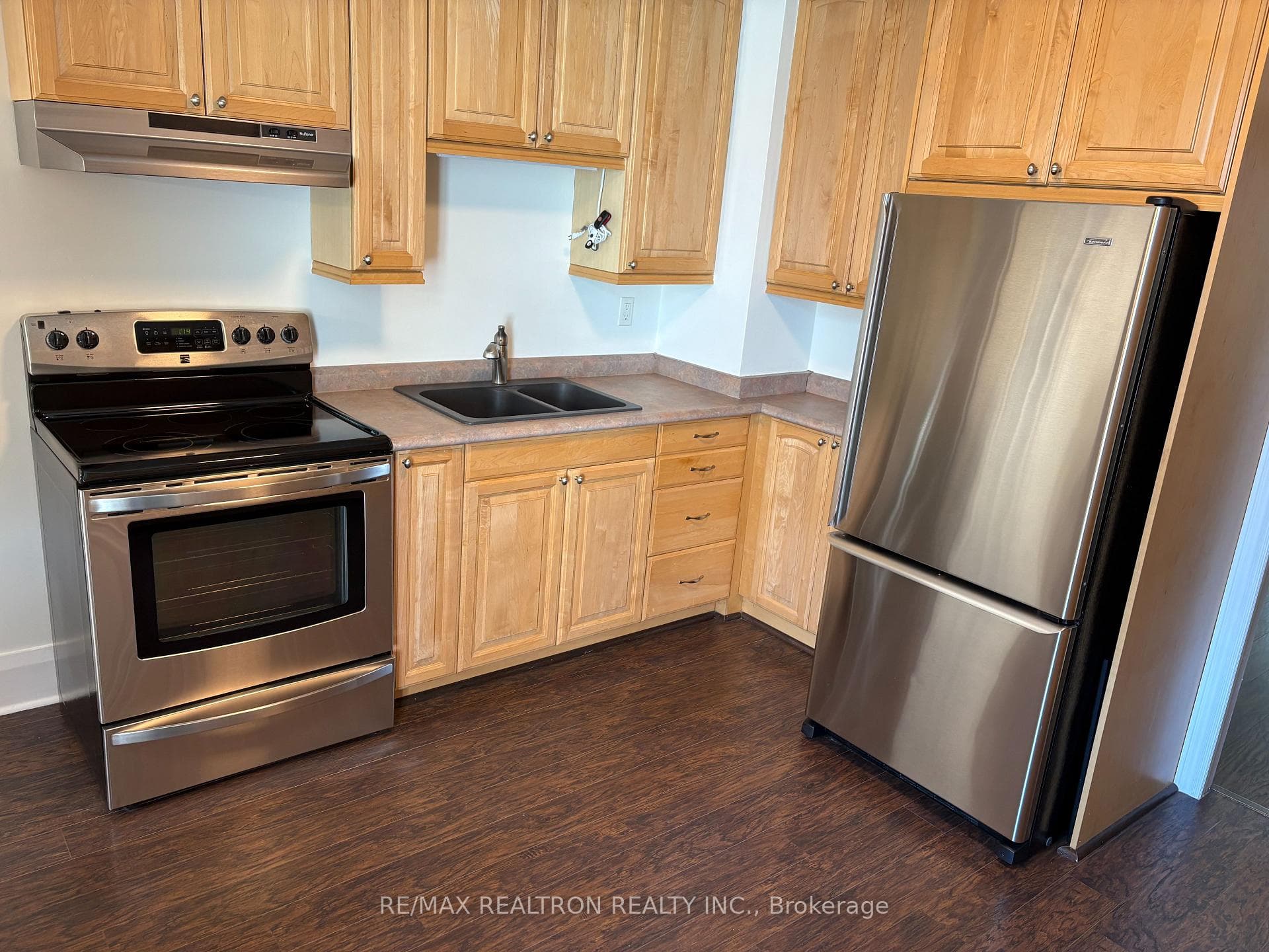 221 Winnett Avenue photo 19